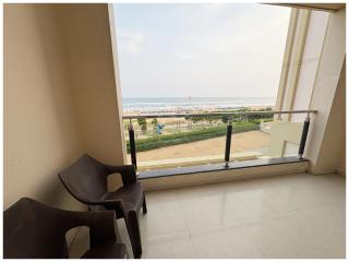 Hotel Seafaceing Golden- Palace - Swimming Pool and Private Beach Facilities - 5