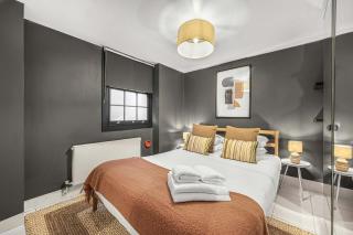 Central Cove - Fitzrovia - By Frankie Says - 3