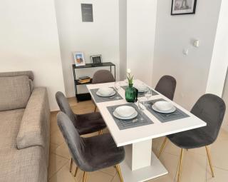 Spacious & Cozy Guesthouse - Near Metro & City Center - 3 Beds for 5 Person - 3