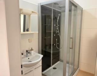 Spacious & Cozy Guesthouse - Near Metro & City Center - 3 Beds for 5-7 Person - 3