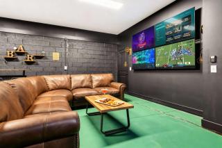 Double Rooftop Decks Hot Tub Karaoke Nashville - 9