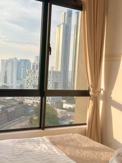 Brand New Minimalist Suite 3 Min Walk to CIQ - 9