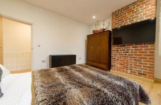 SidemerseyLivings - 4-BR Accessible Home - 3