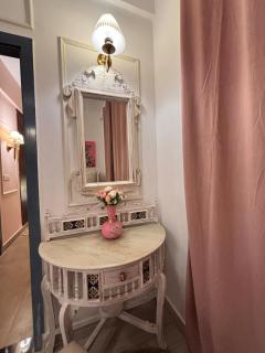 Paris Style Luxe Apartment In The Heart Of Noida - 1