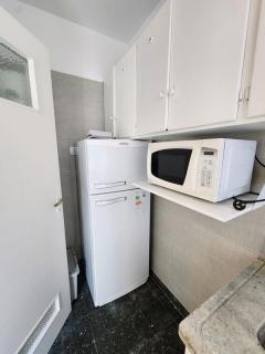 Monoambiente y sala de estar con garage - 8