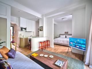 12ve Plaka, a Chic Apartment in the Heart of Plaka - 0