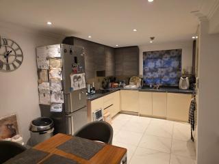 Central London Gem with Rooftop & Patio Retreat! - 2