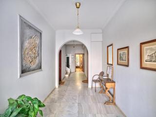 12ve Plaka, a Chic Apartment in the Heart of Plaka - 3