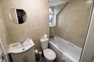 Mollys Mews, a 1st floor apartment centrally located in Bowness on Windermere with lake view - 4