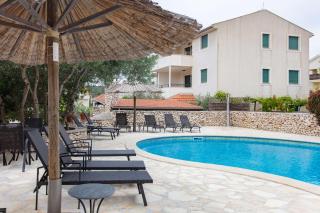 Family-friendly apartments with swimming pool Vinisce, Trogir - 22873 - 1