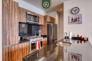 Luxury 2 BR Condo - Amazing City View - Pool - Gym - 3