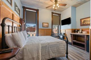 Historic Iron Horse Inn - Deadwood - 9