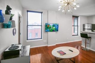 Exquisite Top Floor Condo in Downtown Indianapolis with King Bed - 2