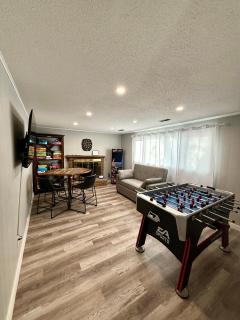 4 Bedrooms and 5 Beds with Game Room Only 5 min Drive to College and Perfect for Family's - 0