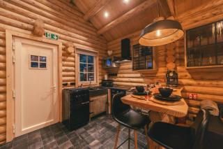 Cosy Cottage w/ Jacuzzi in Amazing Region - 4