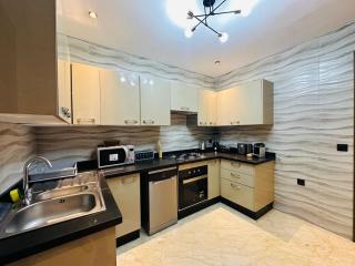 Luxury & Spacious Apartment - 3