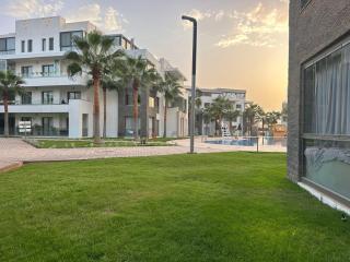 Luxury & Spacious Apartment - 2