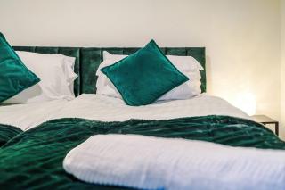 OldTrafford - Sleeps 6 - Free Parking - Free Wifi - 1