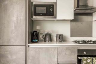 2 Bed in Trendy East London - 1