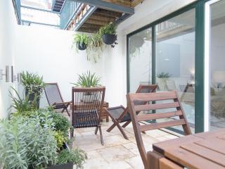 Santos Cozy Apt with AC and Terrace - 2