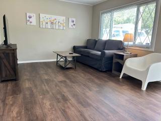 Bellwood 2 bed family house w 2 living areas Superhost - 8