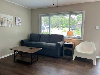 Bellwood 2 bed family house w 2 living areas Superhost - 3