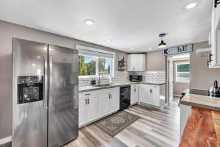 Lazy River Villa - Hottub! Fenced Yard! Fire Pit! - 1