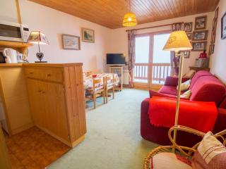 Appartement fonctionnel près des pistes avec balcon - FR-1-688-33 - 1