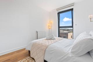 1BR Apartment with Gym Access Near ExCeL & Canary Wharf Long Stays - London - 0