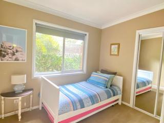 Paws n Relax- Pet friendly, walk to off leash beach and cafes - 4