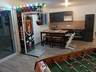 Logement insolite avec Jeux et Jacuzzi - 4