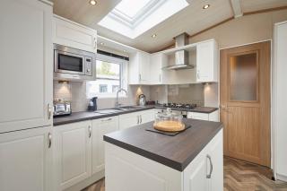 Lakeview Winter Lodge with Hot Tub - 7