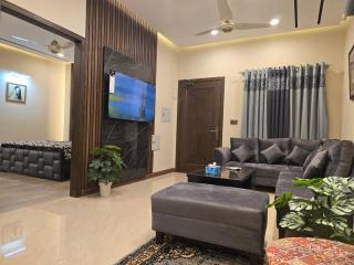 Zeta Mall Condo Pool above Mall below - 8