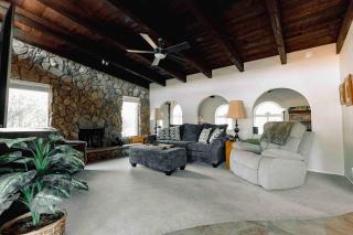 Infamous Cowboy Ranch House - 8