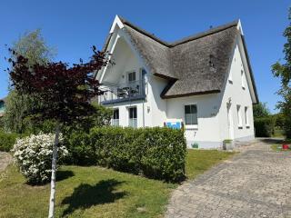 FeWo Arkonablick OG Helle Wohnung mit Balkon Meerblick und eigenem eingezäuntem Garten Hunde herzlich willkommen - 9