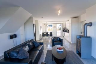 FeWo Arkonablick OG Helle Wohnung mit Balkon Meerblick und eigenem eingezäuntem Garten Hunde herzlich willkommen - 1