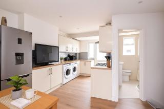 Central Apartment - 16 Mins to London - 6