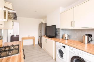 Central Apartment - 16 Mins to London - 2