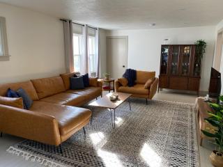 Totally renovated large family getaway! King bed - 0