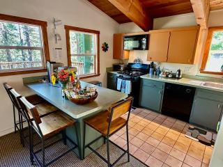 Palisades, Lake Tahoe, Tahoe City, Hot Tub, Dogs OK - 7