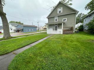 Totally renovated large family getaway! King bed - 9