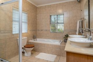 Cheerful 4 bedroom home with pool & wonderful view - 5