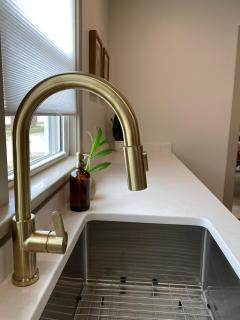 Totally renovated large family getaway! King bed - 7