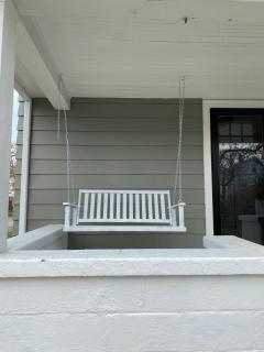 Totally renovated large family getaway! King bed - 2