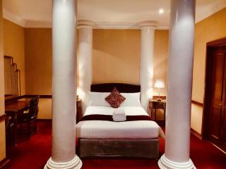 Russell Court Hotel - 0