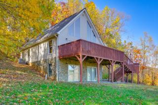 Mountain-View Blue Ridge Cabin Getaway with Fire Pit - 0