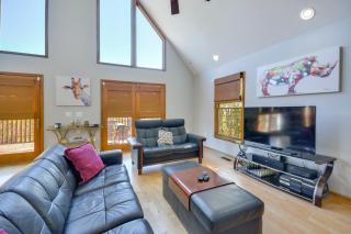 Mountain-View Blue Ridge Cabin Getaway with Fire Pit - 5