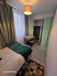 Green & White Haven-Spacious 3BR - 2