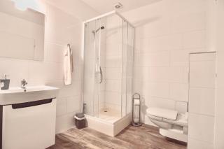 City centre - Room 1 with shared bathroom - 3