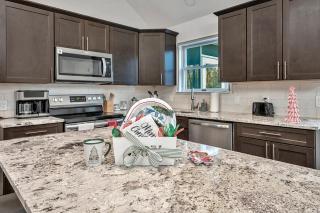 4BR Retreat with Hot Tub and Resort Style Amenities - 1